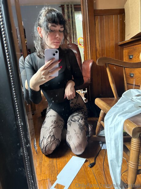 Alleycatnai onlyfans striptease