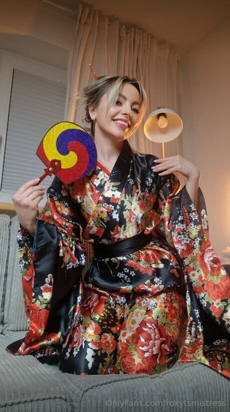 Roxytsmistress onlyfans leaks nude