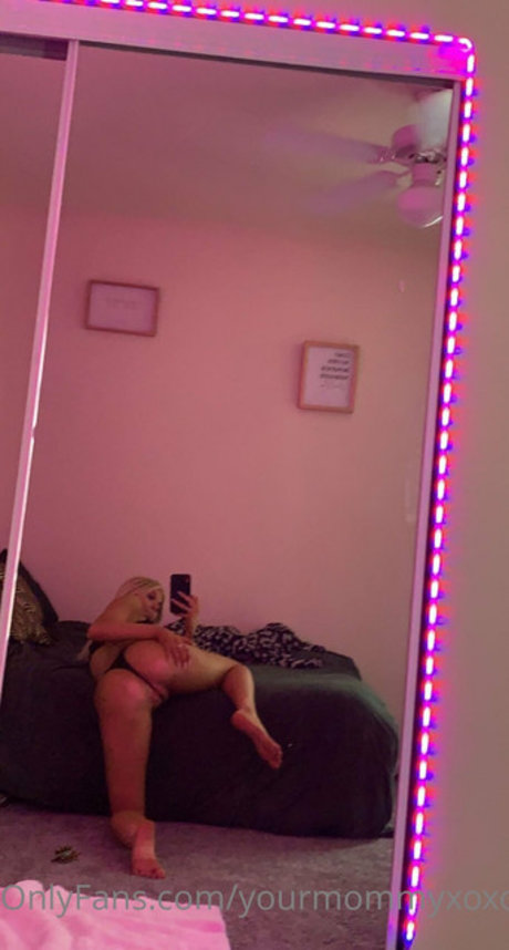 yourmommyxoxo Profile pic