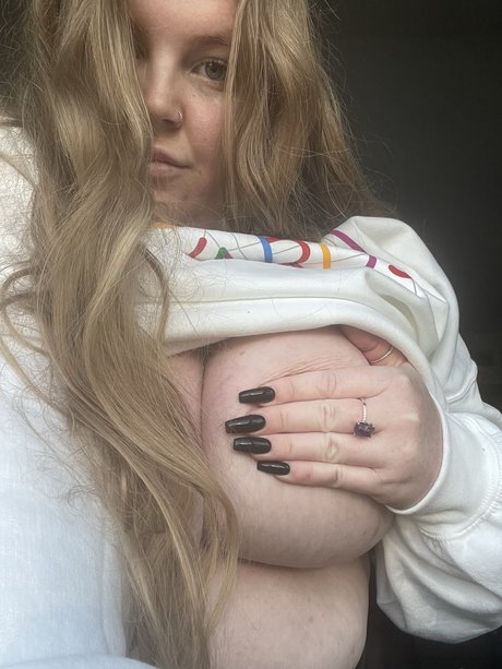 Emily Kate onlyfans strip tease