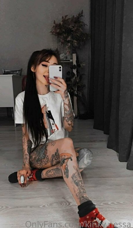 Kinky Nessa onlyfans strip