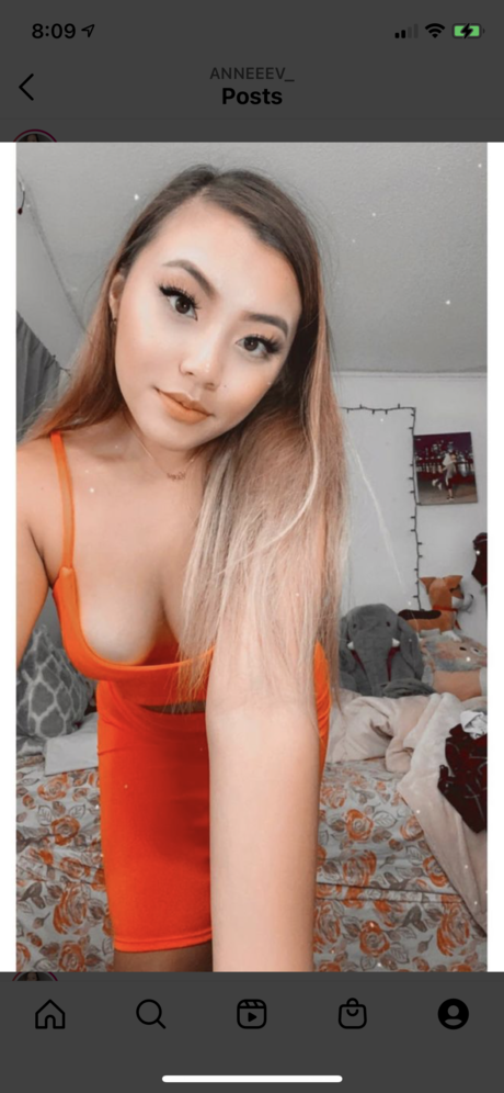 AnneV onlyfans leak ass