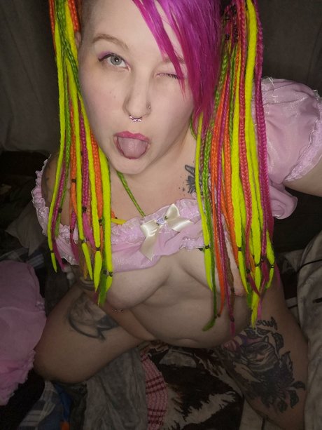 Nova Flowerz topless onlyfans