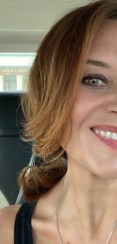 HoneyBeeZone onlyfans topless