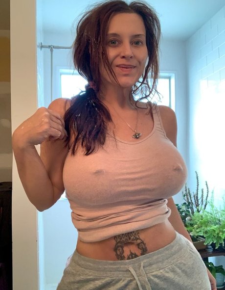 HoneyBeeZone is on onlyfans