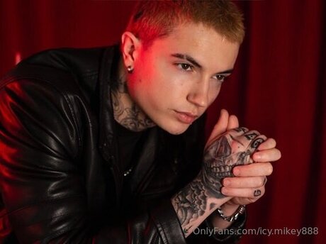 Icy Mikey888 onlyfans ass