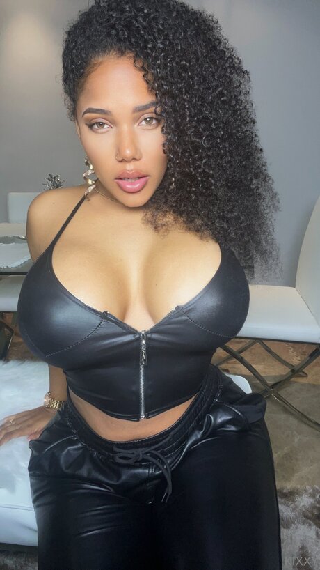 Kixxy only fans content