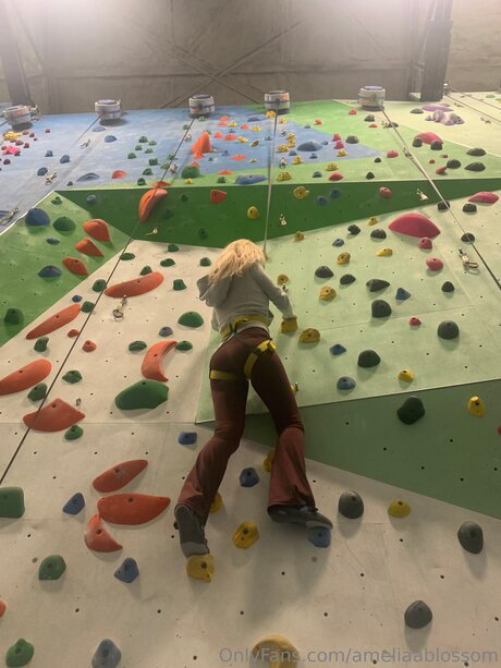 Ameliaablossom feet onlyfans