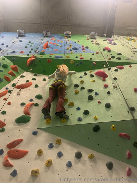 Ameliaablossom onlyfans striptease