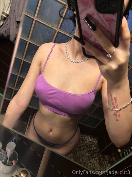 Jade Cut3 is on onlyfans