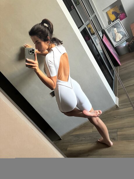 Olivi Star only fans pic