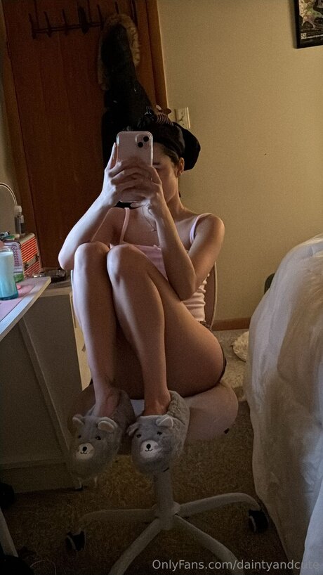 Daintyandcute naked onlyfans pics