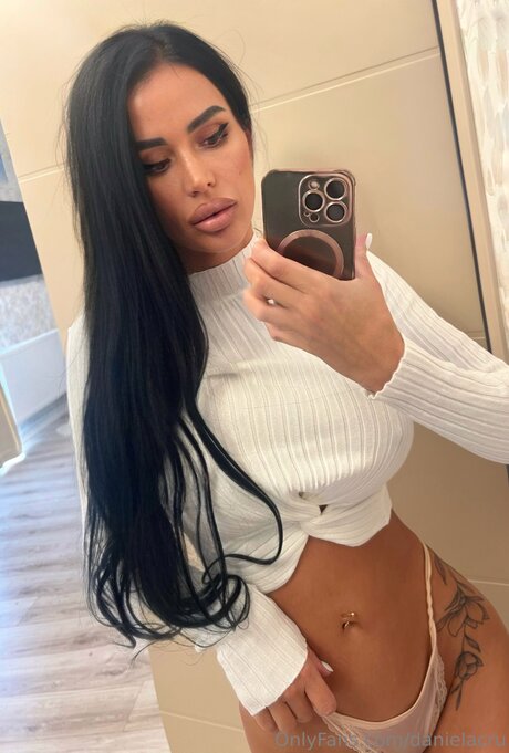 Danielacru leaked onlyfans pics