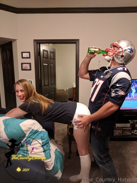 The Country Hotwife onlyfans leaked.