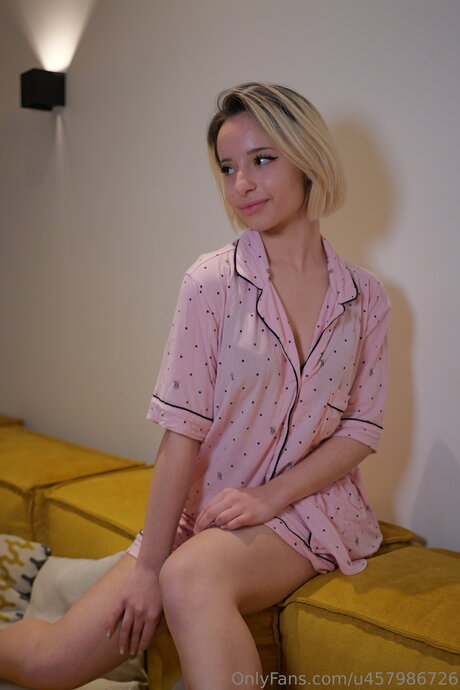 Little Evelyn nude onlyfans leak