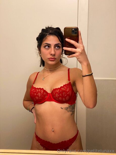 Petitelunaxx leaked onlyfans pics