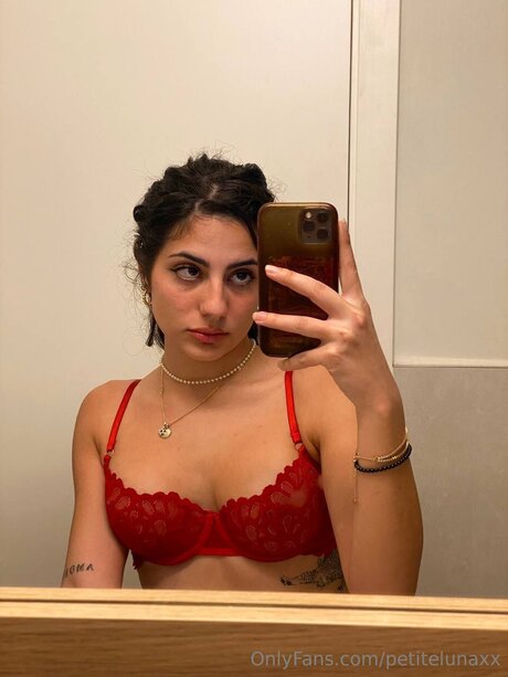 Petitelunaxx nude on onlyfans