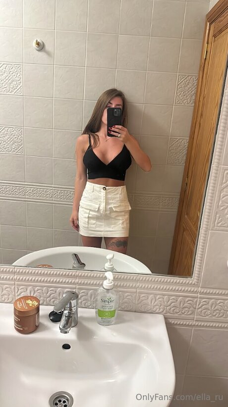 Ella Ru leaked onlyfans