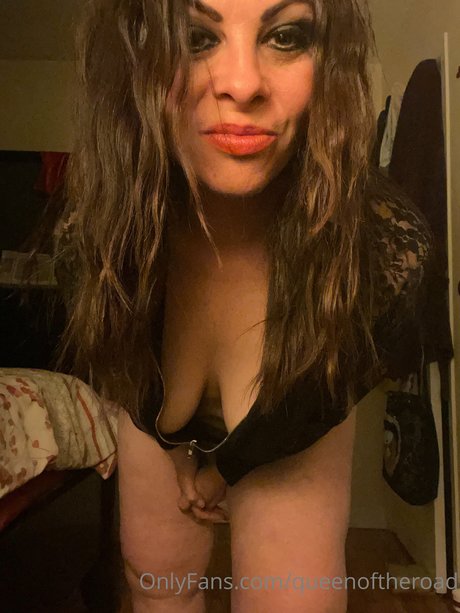 Queen of The Road onlyfans strip tease