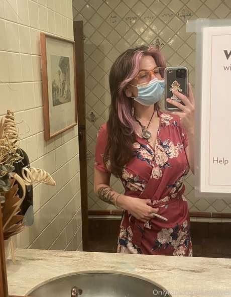 Lucyskyes onlyfans page