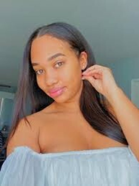 christinaxnic onlyfans public photos