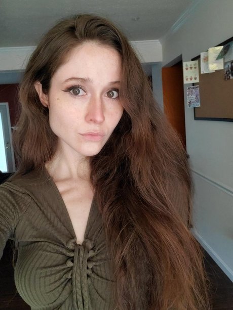 Dalia Dova onlyfans strip tease