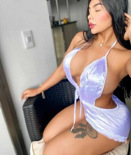Carovelez Betancourth onlyfans leakd