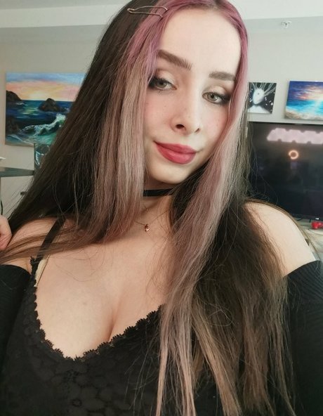 Mizzy Cyn onlyfans nude tits