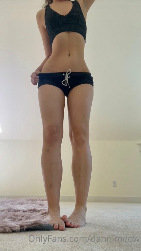 Danni Meow_ naked onlyfans pics