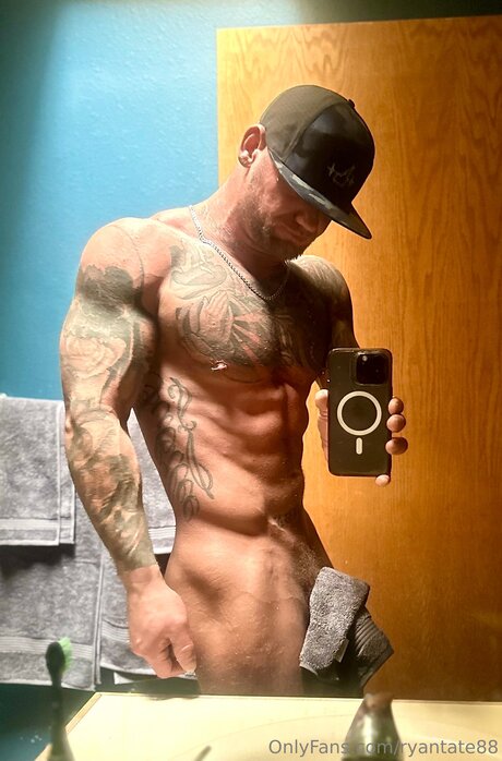 Ryantate88 only fans photos