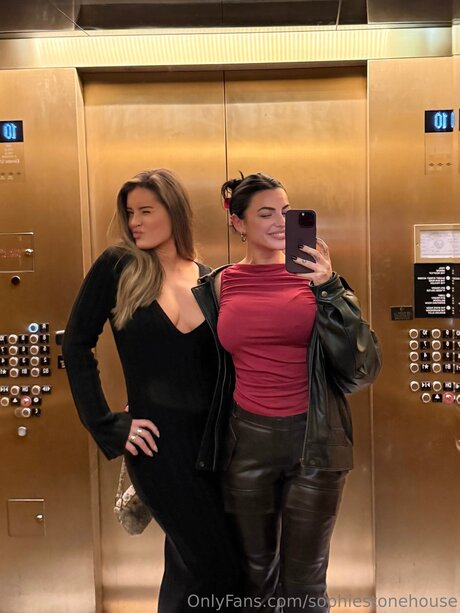 Sophiestonehouse naked on onlyfans