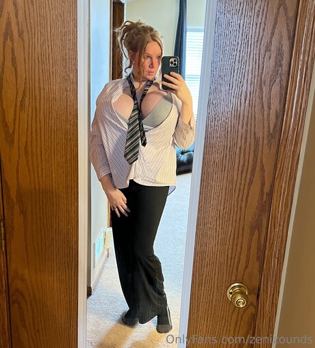 Zenizounds onlyfans strip tease