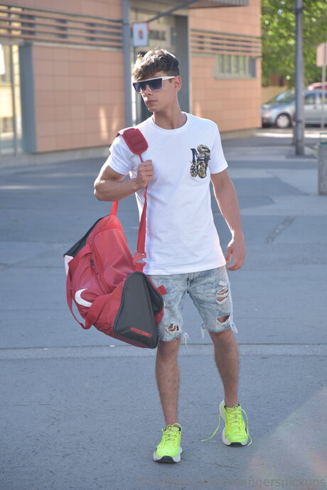 Strangerspickups onlyfans free content