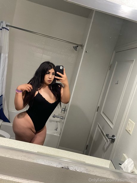 Asiandollx onlyfans model images