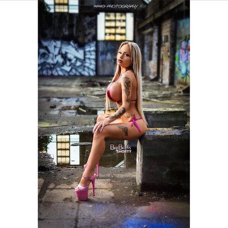 Shorty BIG onlyfans nude leak