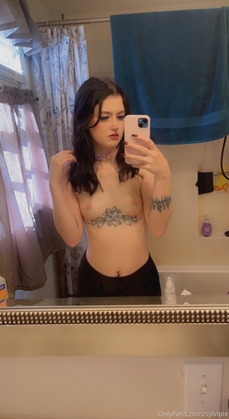 Sylvipix Young Goth Milf onlyfans leak ass