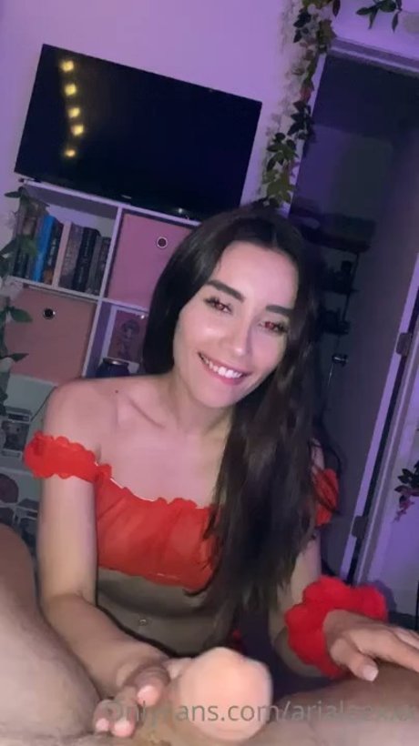 Aria Lee on onlyfans