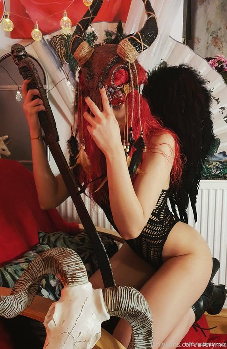 Avery Mia onlyfans images