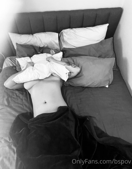 Bellaalouise onlyfans strip tease