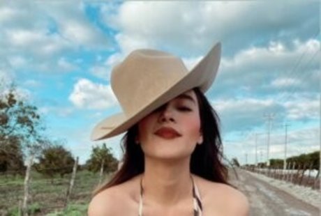 Nayvi Diaz nude porn onlyfans