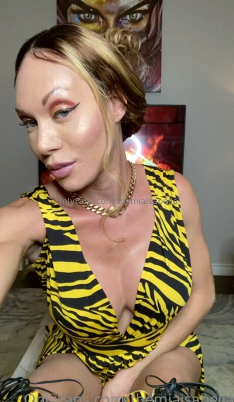 Themiaisabella naked onlyfans