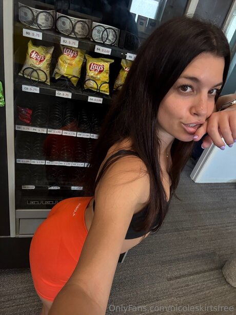 Nicoleskirtsfree onlyfans public photos