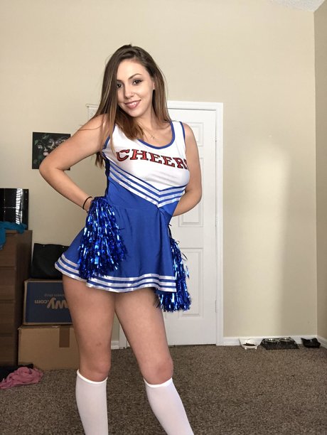 Molly Maeve onlyfans boobs