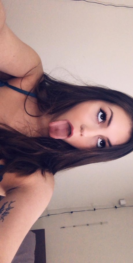 Molly Maeve onlyfans sextape