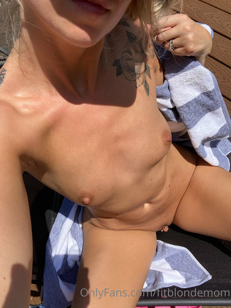Fit Blonde Mom_ onlyfans lean