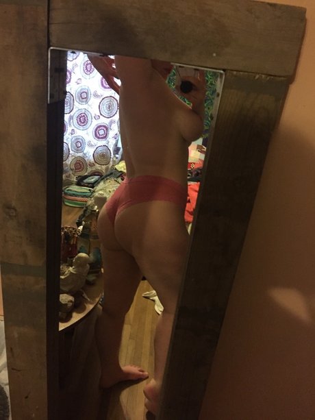 _Sweetlildarling_ onlyfans model