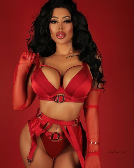 Lara Frost_ onlyfans model