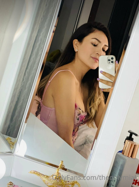 Mia Karina_ onlyfans nude pics