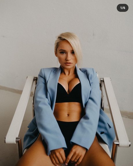 Zuzana Kardos onlyfans strip