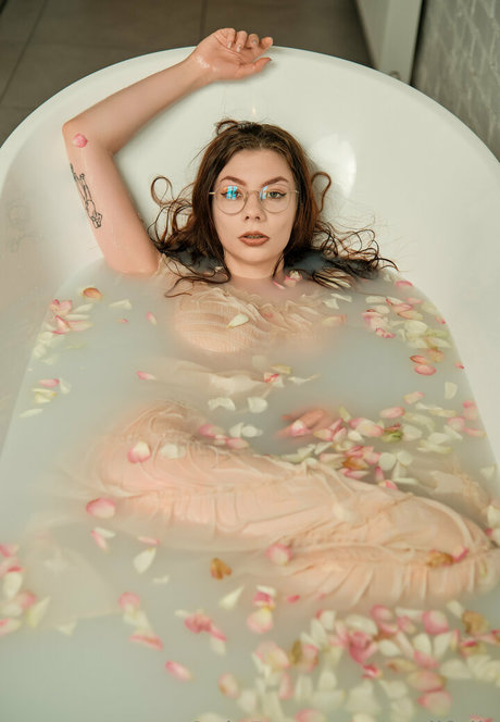 Zuzanna R onlyfans striptease